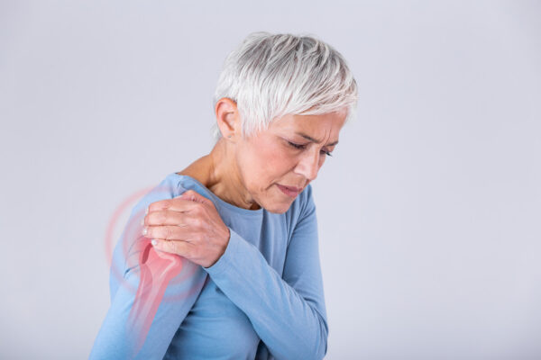 woman with shoulder pain